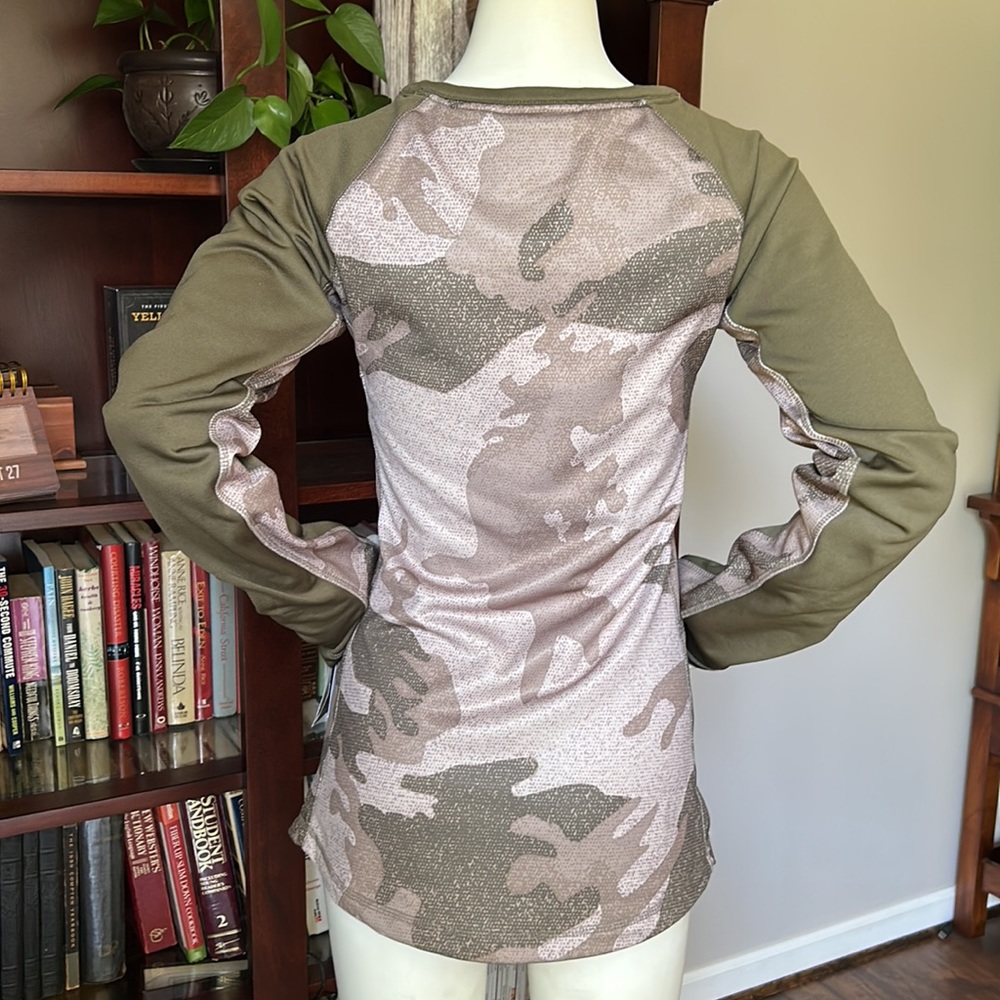 NWT Cabelas Outfit Her camo top - Picture 4 of 10